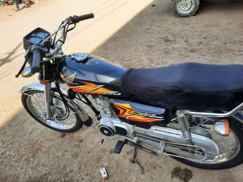 i m selling Honda CG125 bike own my name 1