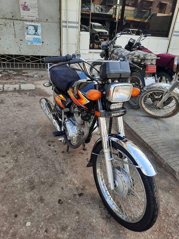 i m selling Honda CG125 bike own my name 6