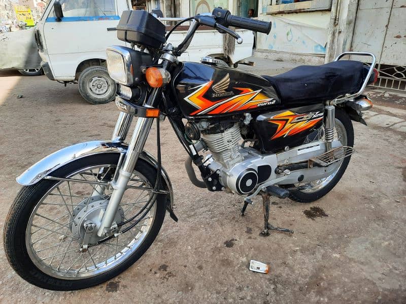 i m selling Honda CG125 bike own my name 7