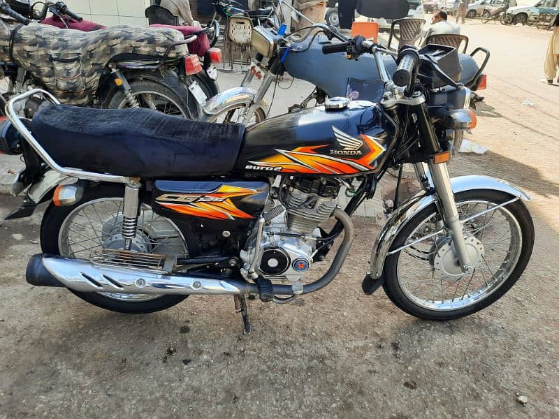 i m selling Honda CG125 bike own my name 10