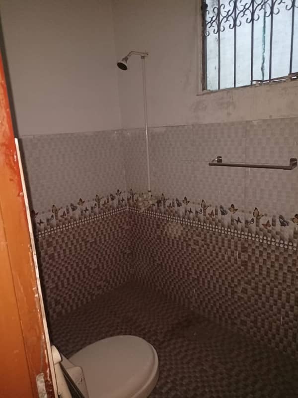 IQBAL TOWN 10 MARLA SEPARATE UPPER PORTION LOWER LOCK URGENT FOR RENT IN PRIME LOCATION 1