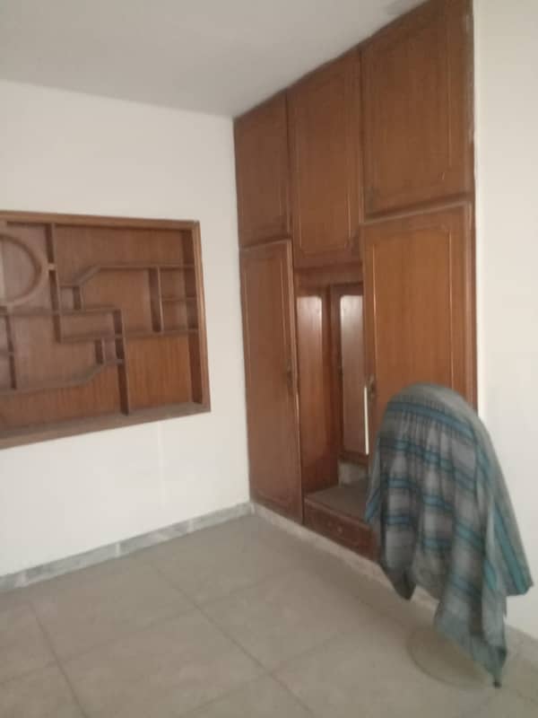 IQBAL TOWN 10 MARLA SEPARATE UPPER PORTION LOWER LOCK URGENT FOR RENT IN PRIME LOCATION 2