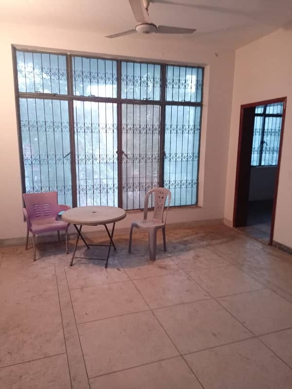 IQBAL TOWN 10 MARLA SEPARATE UPPER PORTION LOWER LOCK URGENT FOR RENT IN PRIME LOCATION 3