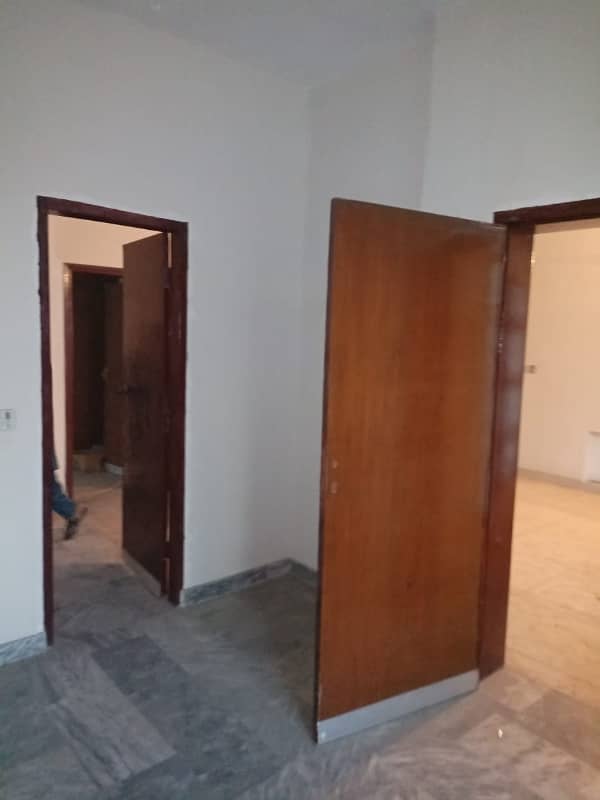 IQBAL TOWN 10 MARLA SEPARATE UPPER PORTION LOWER LOCK URGENT FOR RENT IN PRIME LOCATION 4