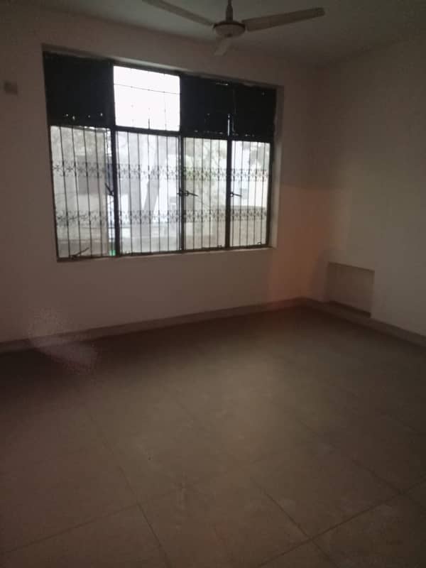 IQBAL TOWN 10 MARLA SEPARATE UPPER PORTION LOWER LOCK URGENT FOR RENT IN PRIME LOCATION 7