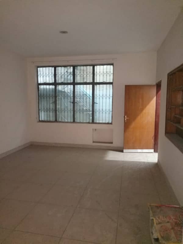 IQBAL TOWN 10 MARLA SEPARATE UPPER PORTION LOWER LOCK URGENT FOR RENT IN PRIME LOCATION 8