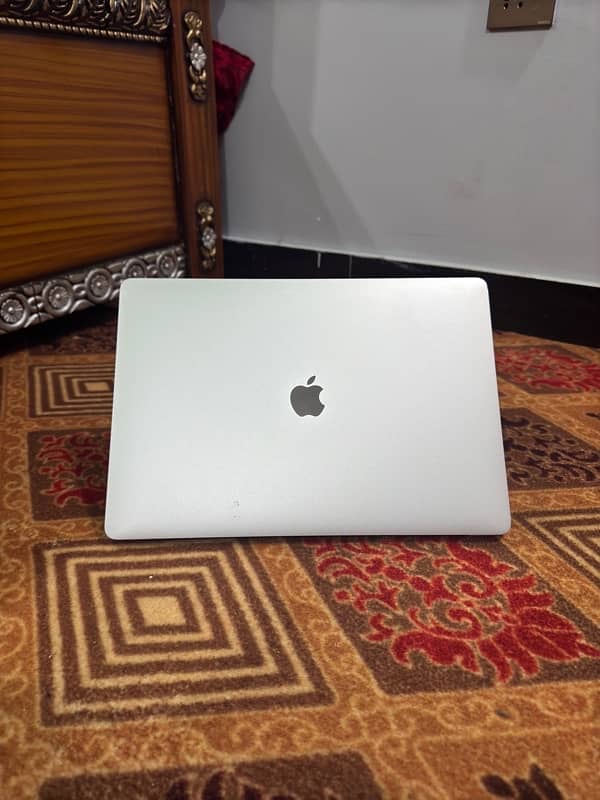 Macbook pro 2018 15” 1