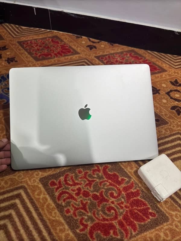 Macbook pro 2018 15” 7