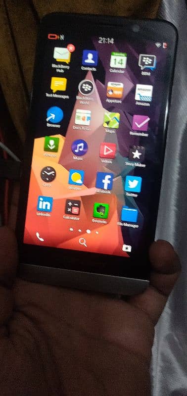 i am selling blackberry z10 in good condition 16gb non pta urgent sale 2