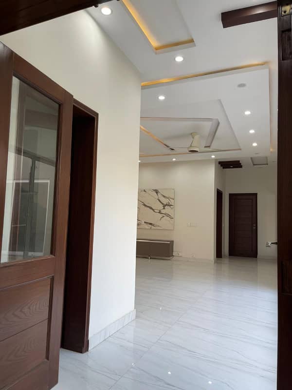 One Kanal House For Rent 20