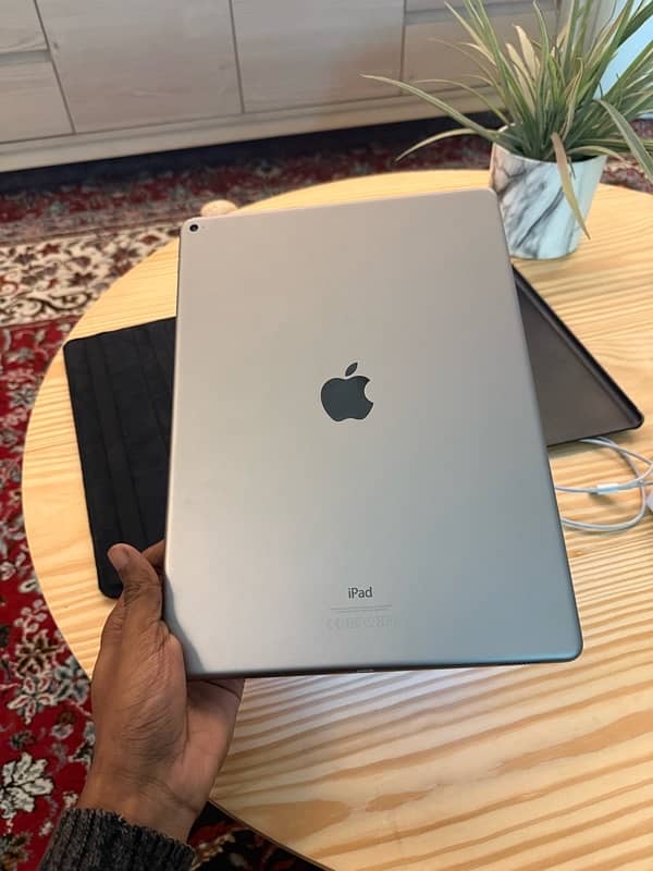 iPad Pro 12.9 inch in Neat & Clean Condition 2