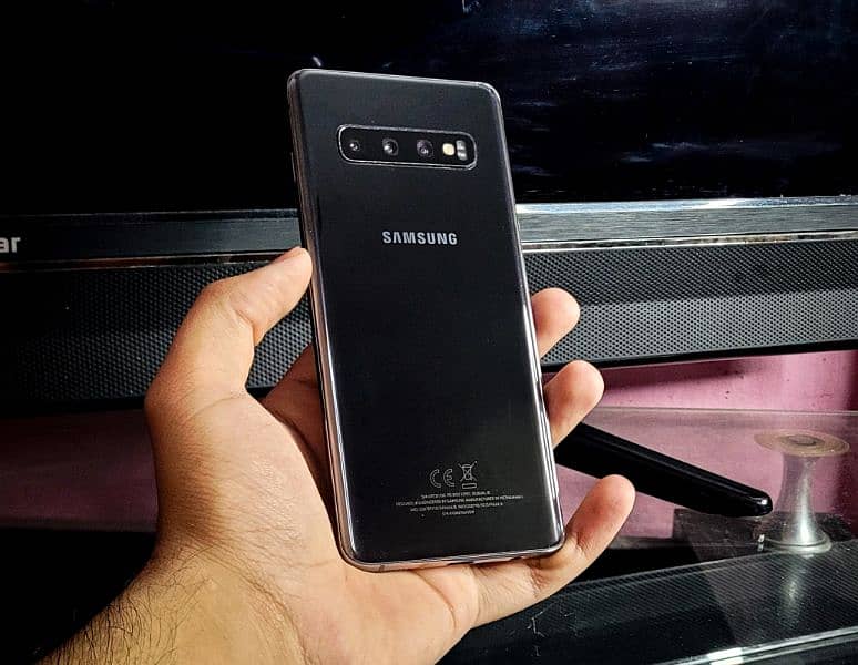 Samsung Galaxy S10 in Lushh Condition 0