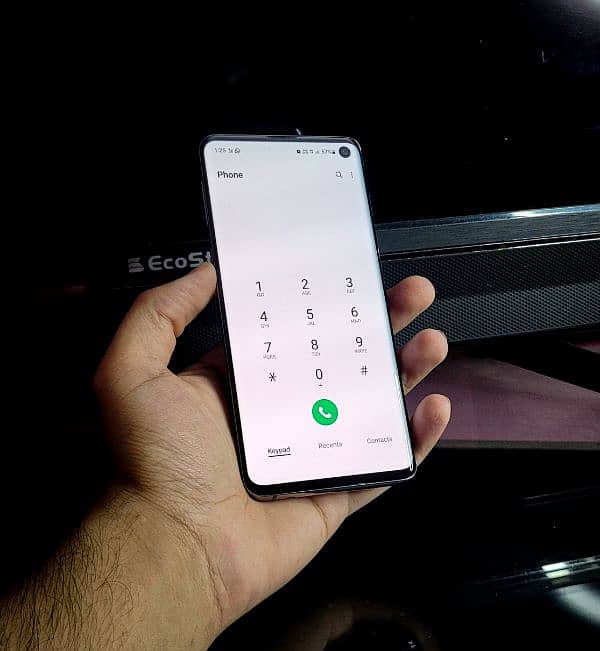 Samsung Galaxy S10 in Lushh Condition 7