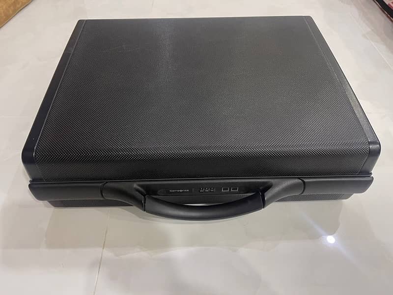 Hardshell Samsonite brief case 4