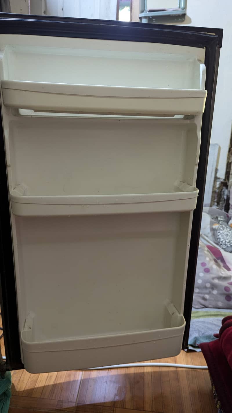 good cooling condition mini fridge 2