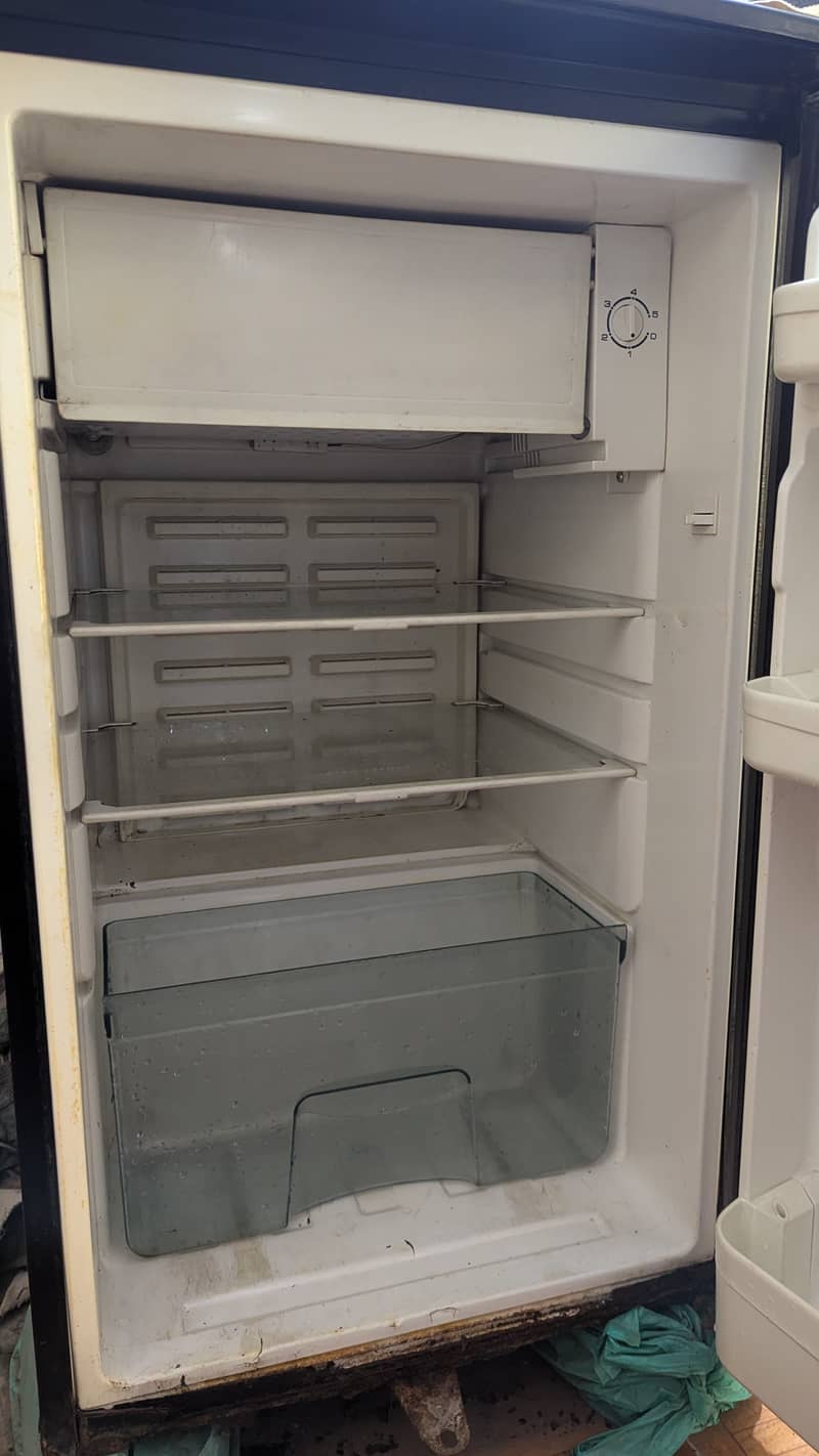 good cooling condition mini fridge 3