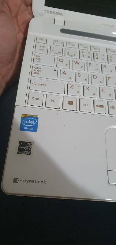 I'm selling my laptop, dynabook 2