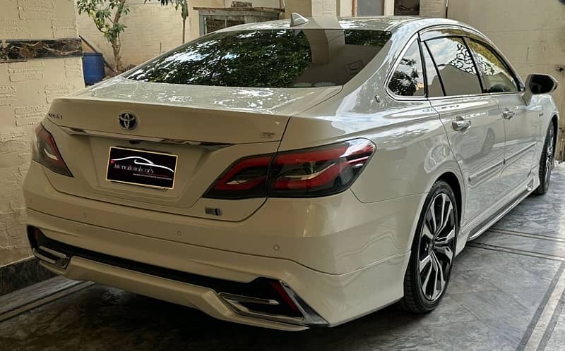 Toyota Crown 2018 7