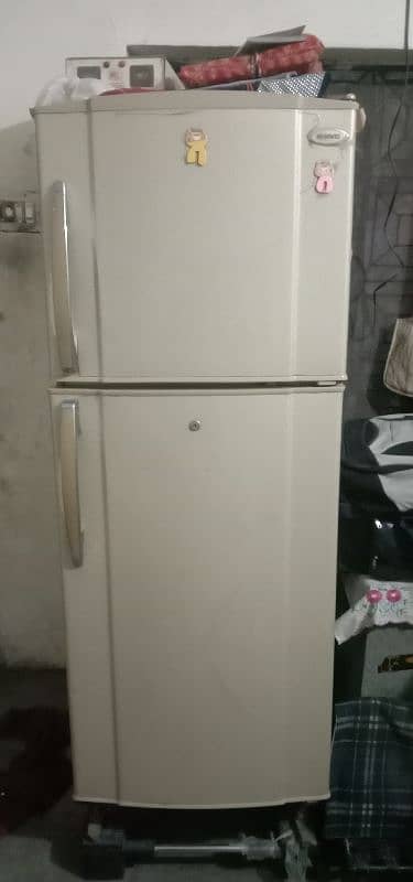 Dawlance medium size fridge 1