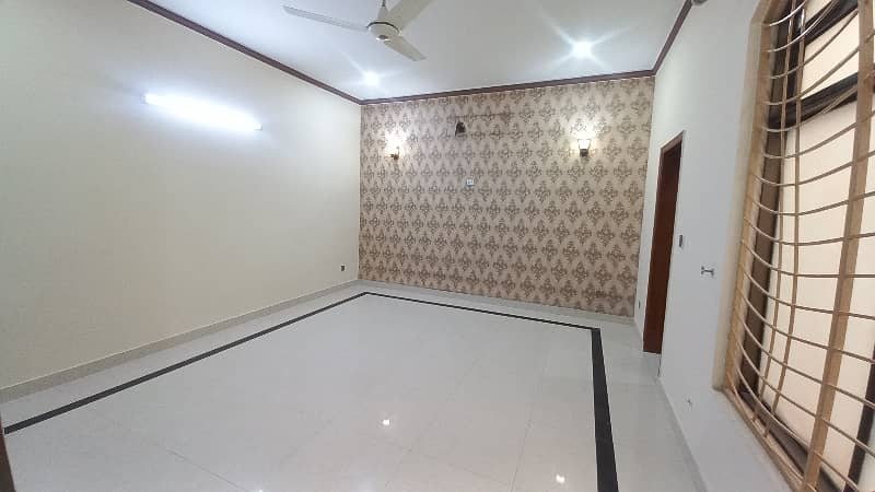 1 kanal Lower Portion Available In Abdalian Society Near By UCP University And Shoukat Khanam 5