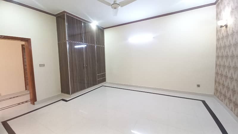 1 kanal Lower Portion Available In Abdalian Society Near By UCP University And Shoukat Khanam 8