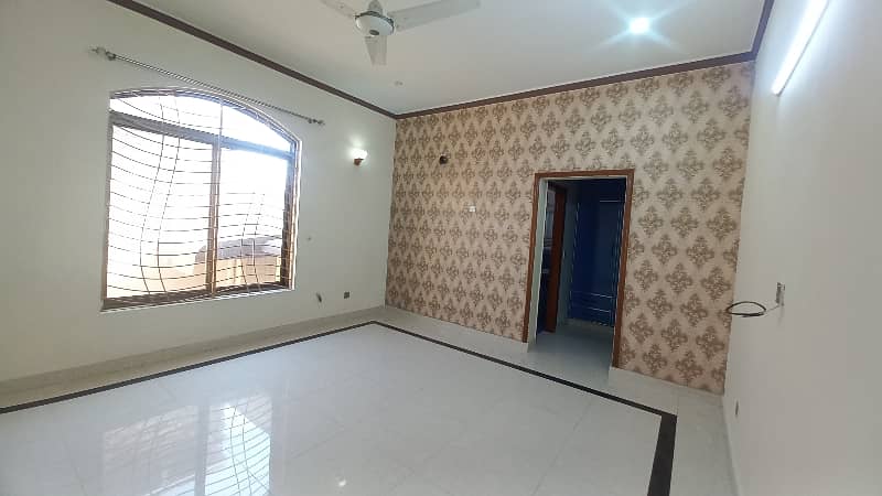 1 kanal Lower Portion Available In Abdalian Society Near By UCP University And Shoukat Khanam 12