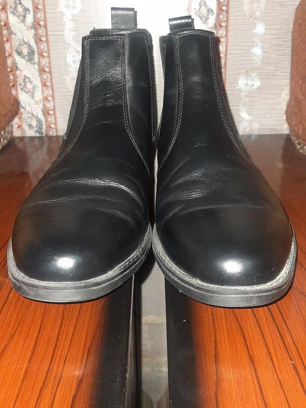 "Stylish Black Leather Chelsea Boots for Sale Almost New Condition 2