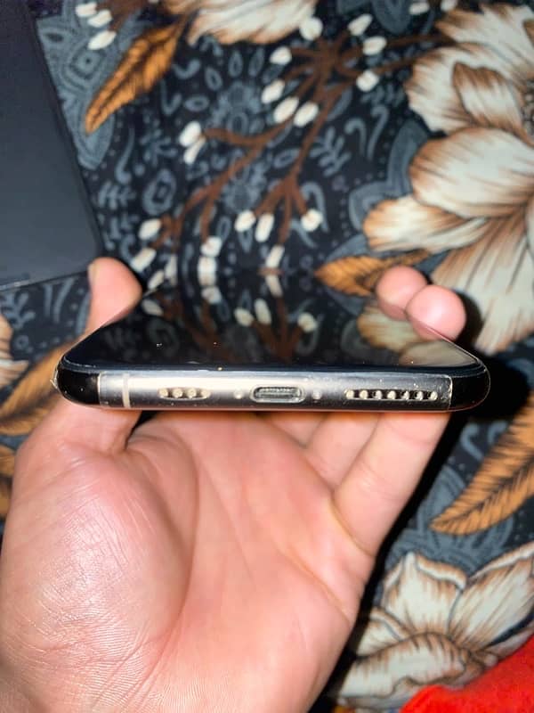 I phone xs max 64 gb non pta 92 B. H original exchange possible 4