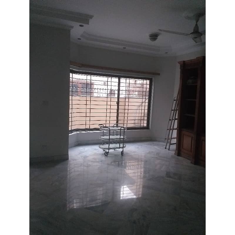 1 Kanal Full House Available For Rent In DHA Phase 3 5