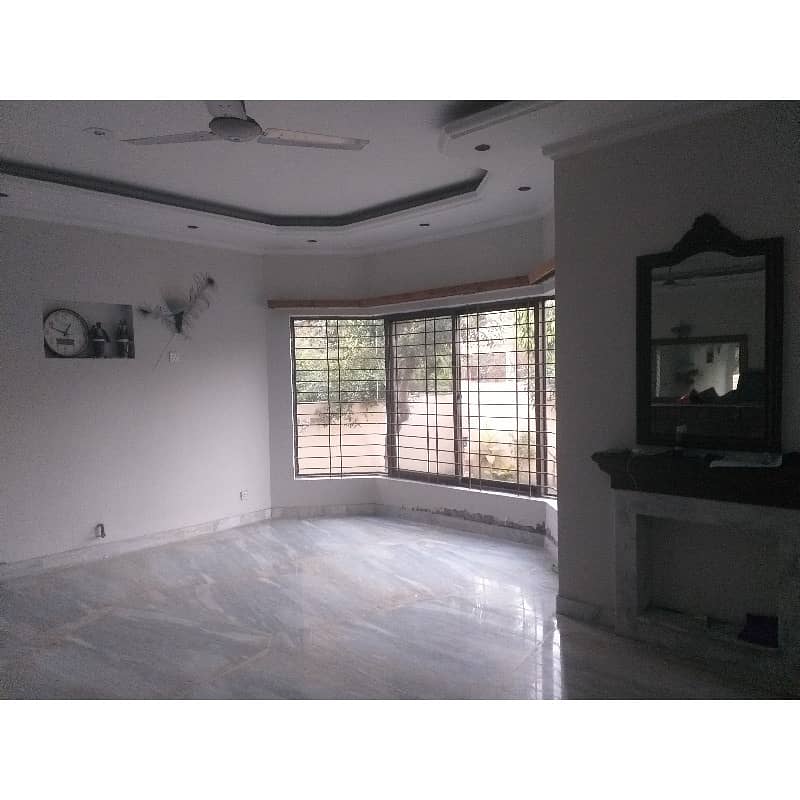 1 Kanal Full House Available For Rent In DHA Phase 3 6