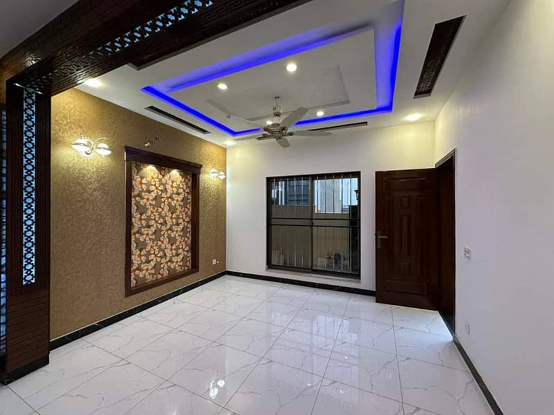 Luxurious Designer 5 Marla brand new House For Sale in Bahria Town Lahore 6