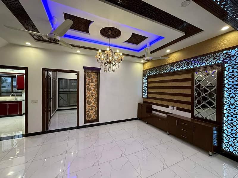 Luxurious Designer 5 Marla brand new House For Sale in Bahria Town Lahore 7