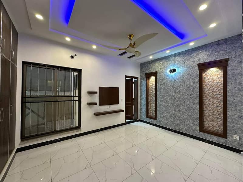 Luxurious Designer 5 Marla brand new House For Sale in Bahria Town Lahore 8