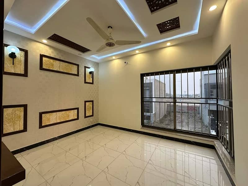 Luxurious Designer 5 Marla brand new House For Sale in Bahria Town Lahore 14