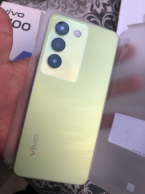 vivo Y 100 available for sale 4