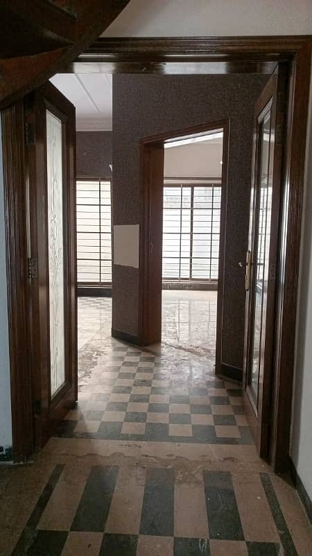 10 marla house for rent in Johar town for Family and Silent office (Call center + Software house) 10