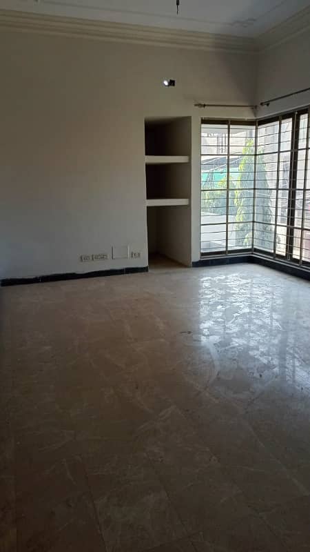 10 marla house for rent in Johar town for Family and Silent office (Call center + Software house) 11