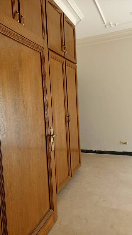 10 marla house for rent in Johar town for Family and Silent office (Call center + Software house) 16