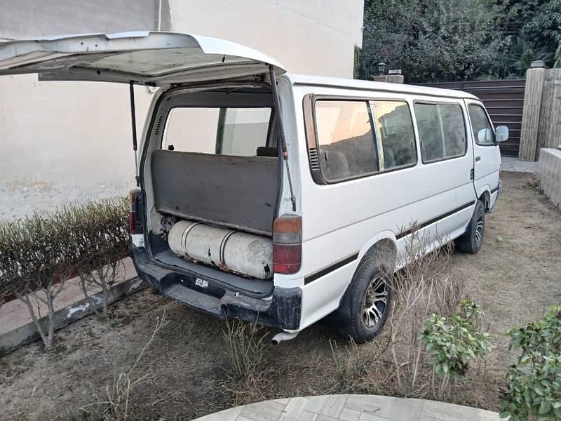 Toyota Hiace 6