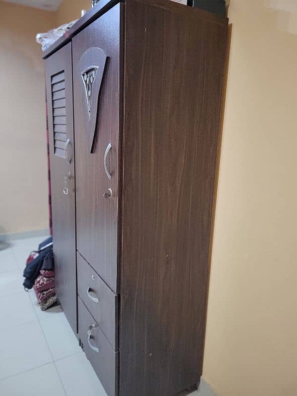 Wardrobe Almari 2 doors 1