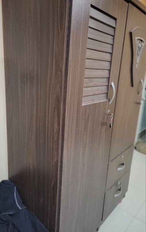 Wardrobe Almari 2 doors 2