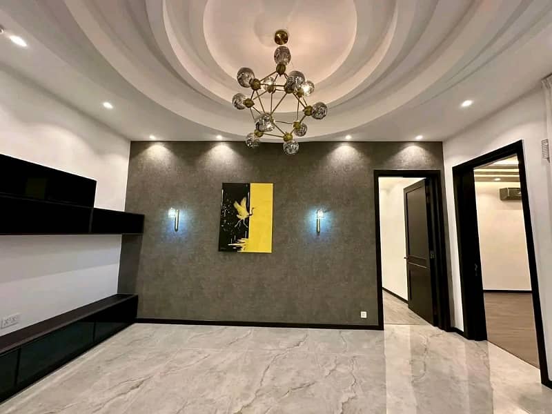 1Kanal beautiful house for rent 1