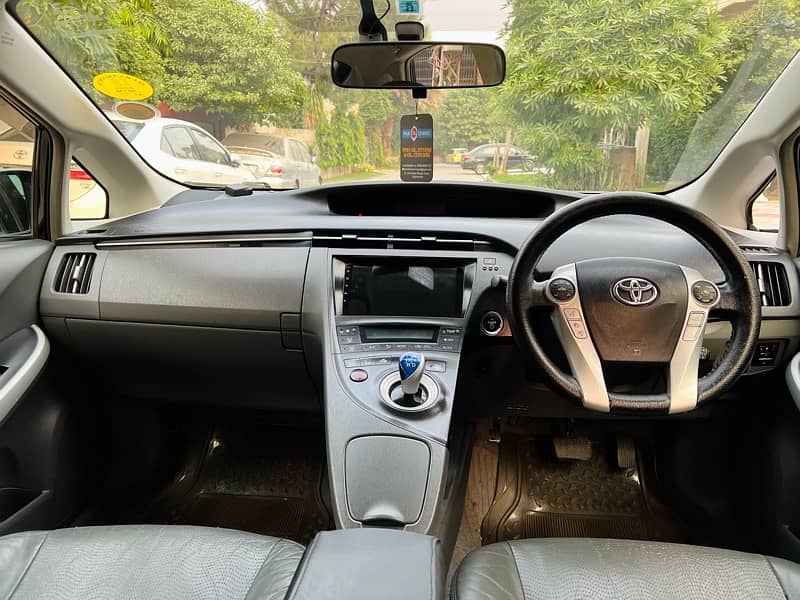 Toyota Prius G-Touring Edition in Genuine and Outclass Condition !! 4