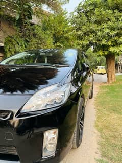 Toyota Prius G-Touring Edition in Genuine and Outclass Condition !!