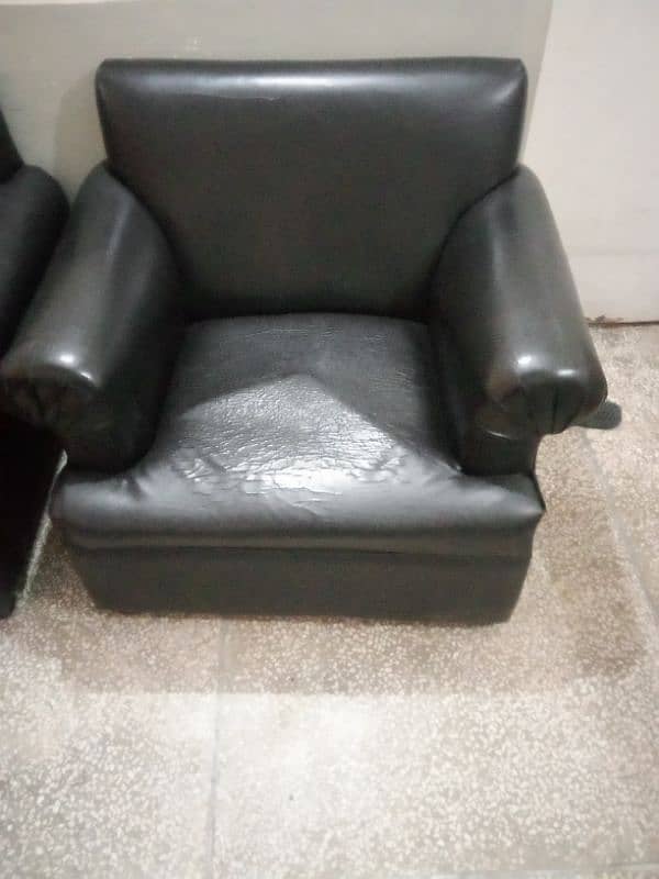 5 seater sofa set used condition for urgent sale 2