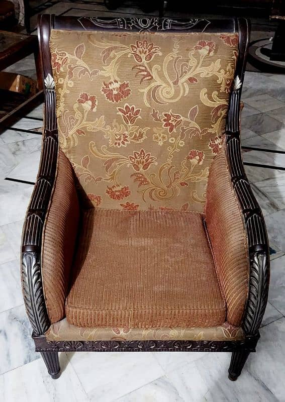 5 seater sofa chiniot. 0