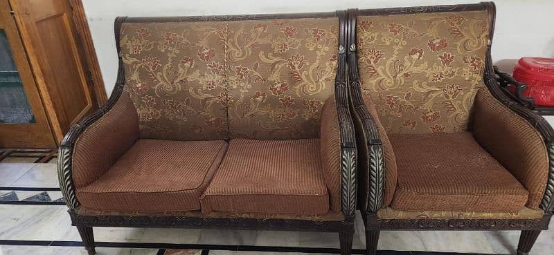 5 seater sofa chiniot. 2