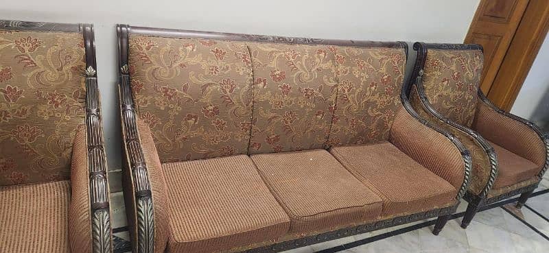 5 seater sofa chiniot. 4