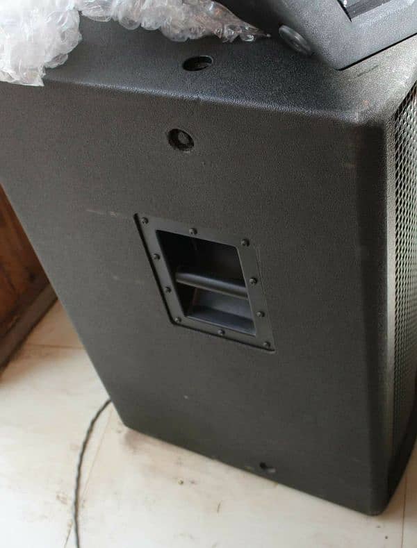 PEAVEY QW2F SPEAKERS 1