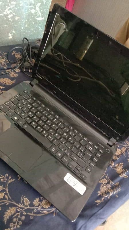 Toshiba  Model satellite L40-B1258 Core i5 0